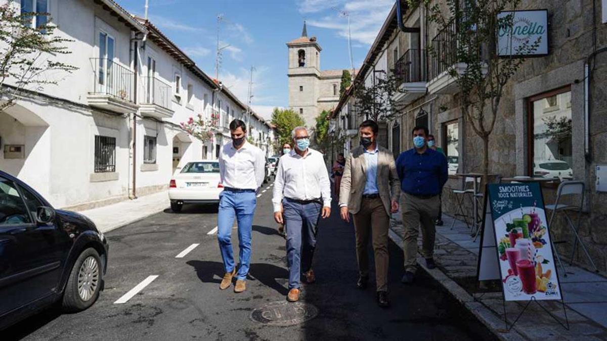 Dando respuesta a la demanda vecinal de soterrar todas las redes de servicios, concretamente las de suministro de telefonía, gas, electricidad
