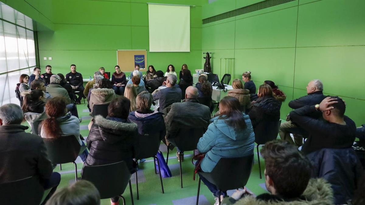 Los vecinos también han solicitado mejoras en la vía pública y zonas ajardinadas