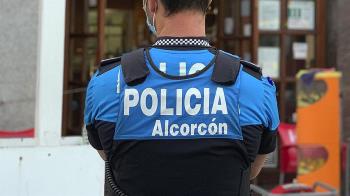 Varios vecinos que se encontraban con sus hijos han avisado a la Policía Local