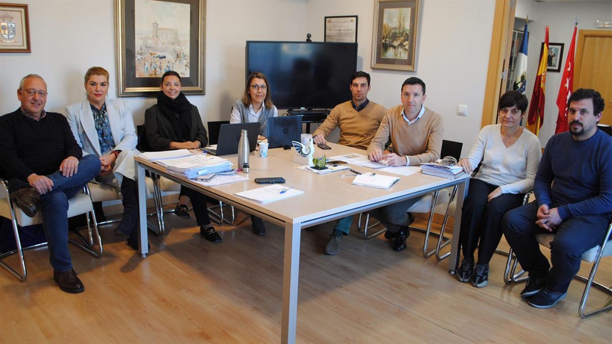 La Junta de Gobierno Local ha aprobado la instalación de nuevas marquesinas y la incorporación de una decena de nuevos proveedores