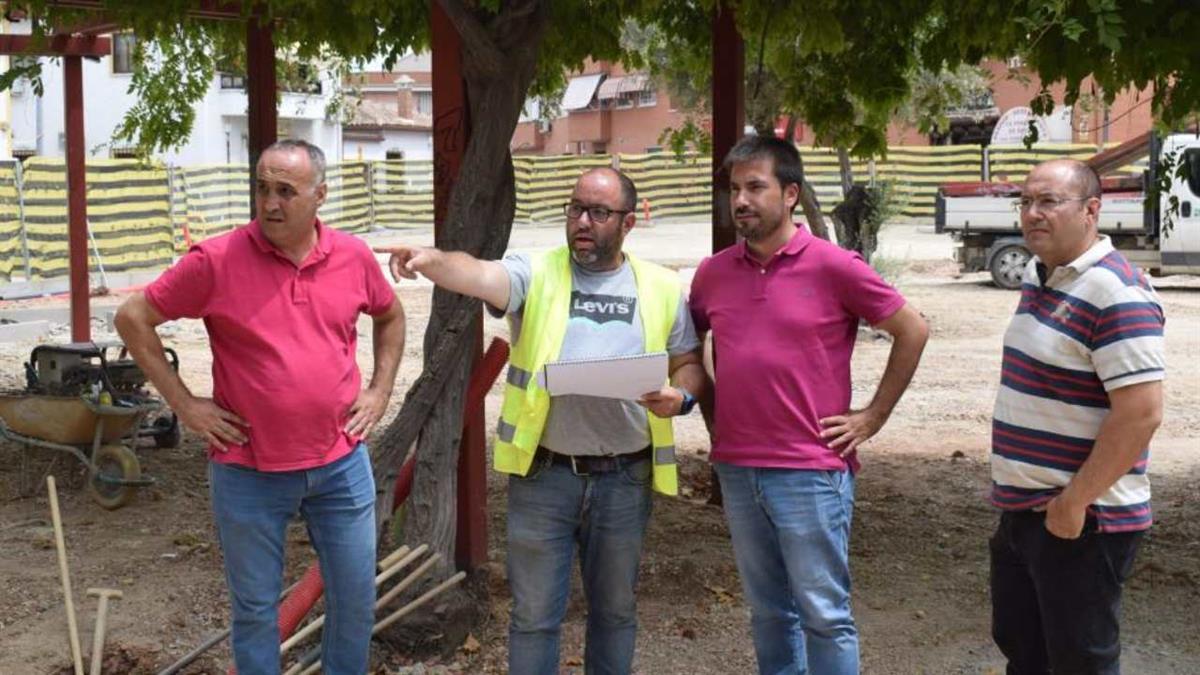 Habrá modernos juegos infantiles de madera, zonas estanciales, una fuente y nuevo mobiliario urbano