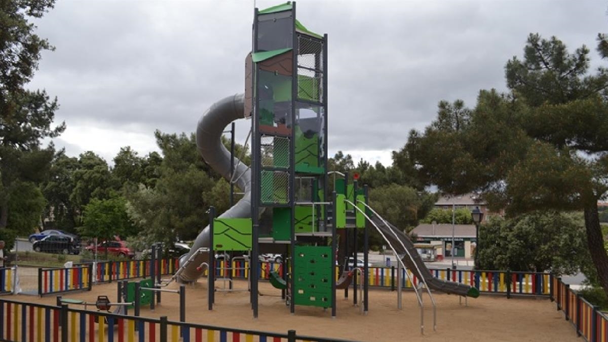 El Ayuntamiento invierte 380.000 € en la adaptación del terreno y renovación de los juegos infantiles 