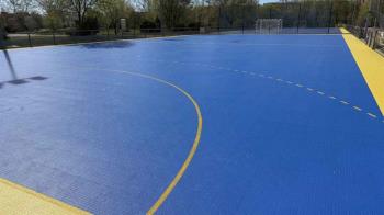 El consistorio ha renovado las pistas exteriores 