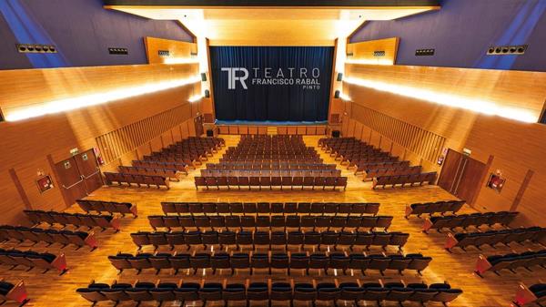 El renovado Teatro Municipal Francisco Rabal de Pinto levanta el telón