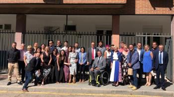 Carolina Darias, acompañada del alcalde Santiago Llorente visitó las instalaciones del primer centro en España para personas con síndrome Prader-Willi