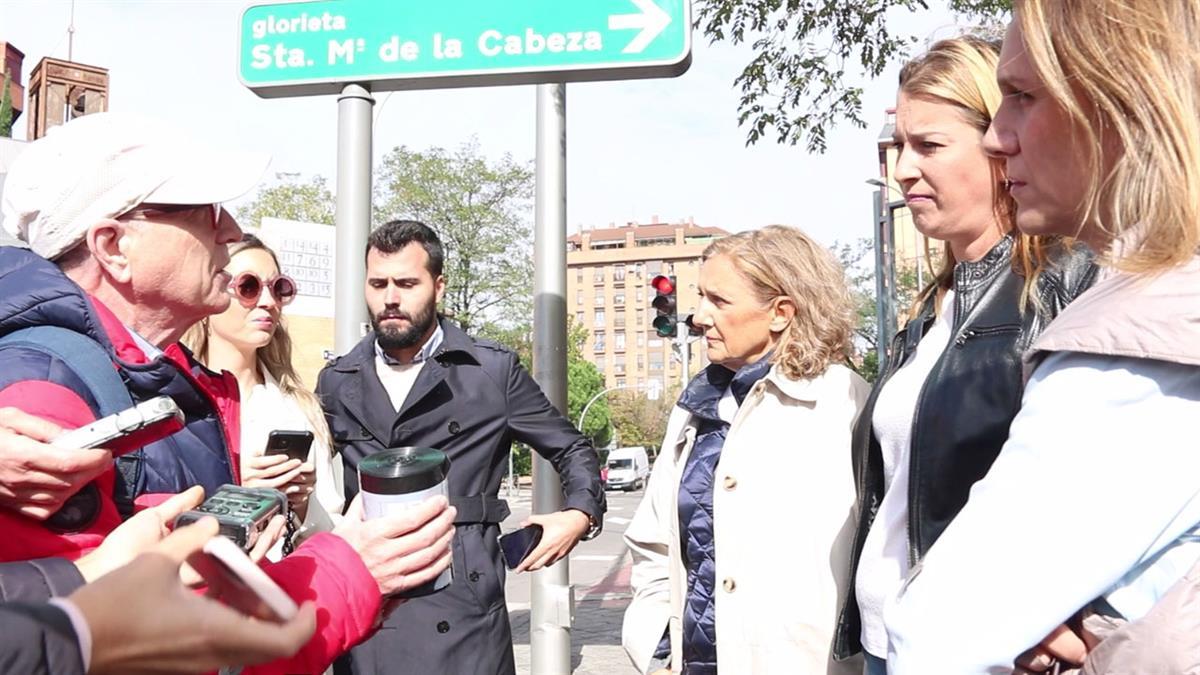 El centro de mayores de Arganzuela recibe a políticos de PP, Más Madrid y PSOE ante la renovación del contrato