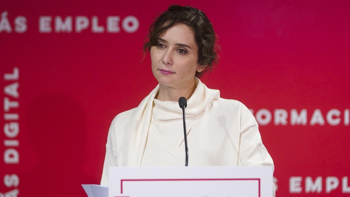 Así lo muestra el CIS, que da la victoria a la actual presidenta autonómica pero no con mayoría absoluta 