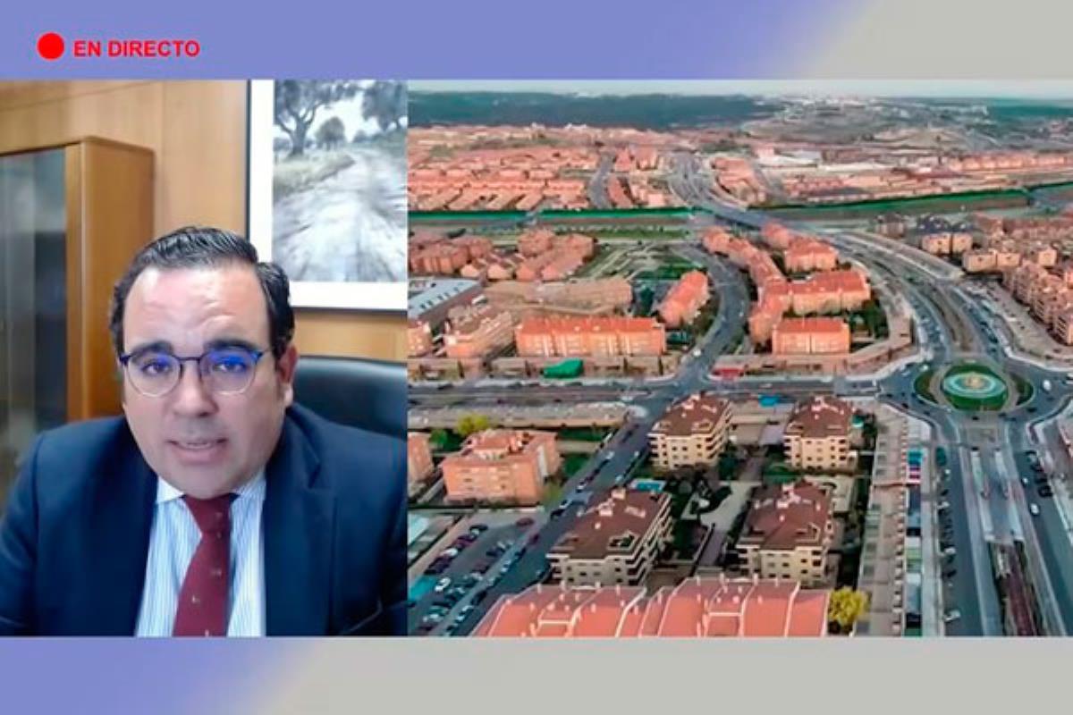 El alcalde de Boadilla, Javier Úbeda, tilda de “éxito” la participación de los vecinos en el dispositivo de pruebas