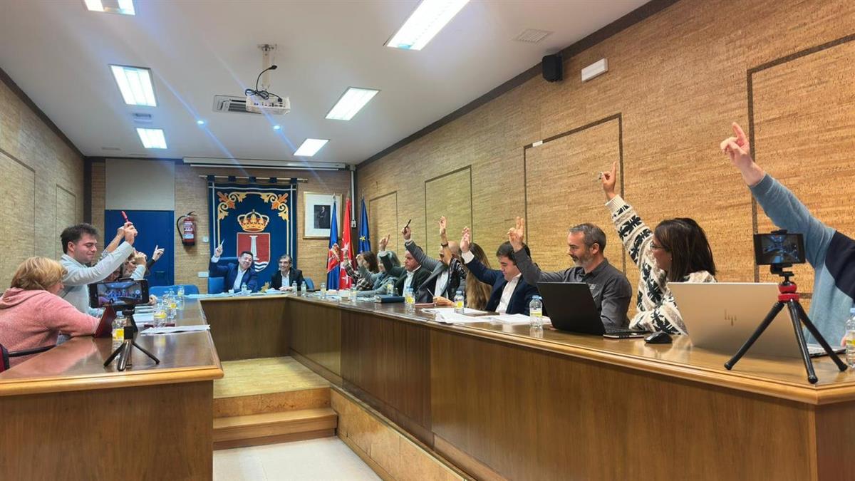 La oposición propuso mejoras para el carril bici, rechazadas por PP y VHM, lo que limitó la sesión a un trámite