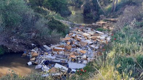 La CHT realiza una nueva retirada de residuos en el Río Guadarrama