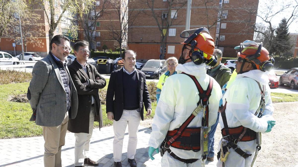 Carabante ha hecho balance de estas actuaciones en el parque Camino de Vasares

