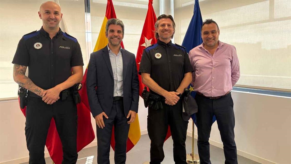 El consistorio ha felicitado a los agentes que salvaron la vida de un joven 