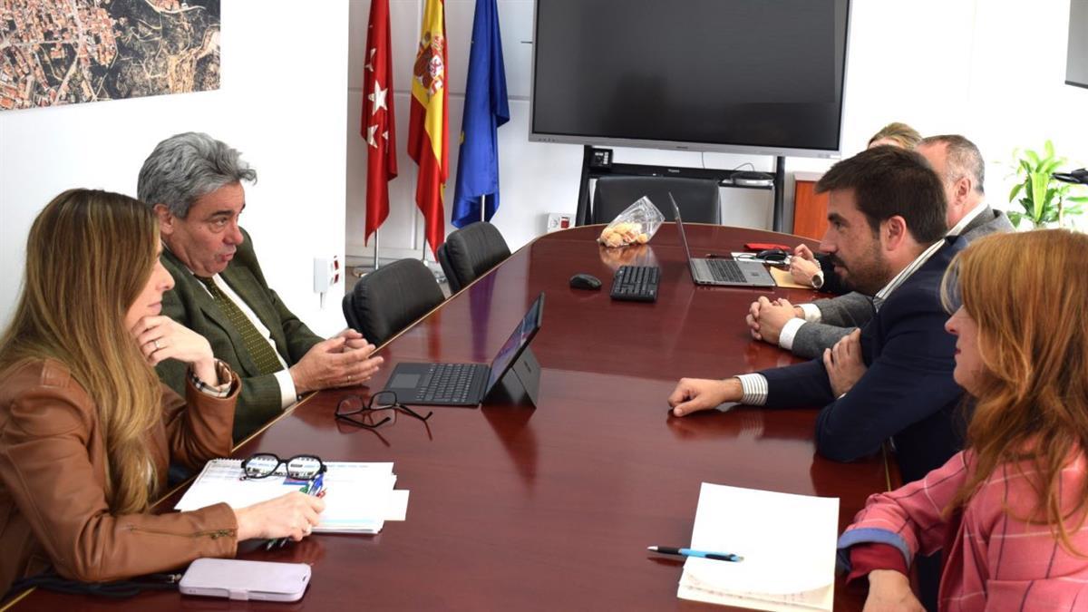 El alcalde, Jorge Capa, se ha reunido con la Comunidad de Madrid para exigirle el alta 