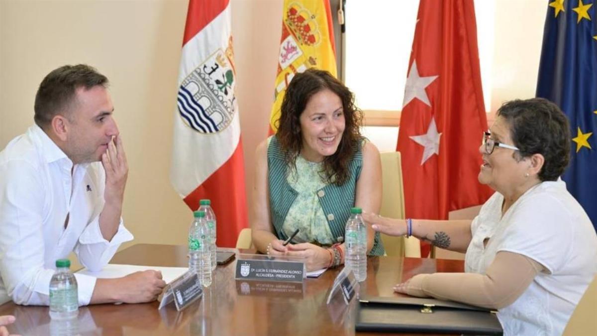La alcaldesa se ha reunido con la `Plataforma de Usuarios de Cercanías Hartos´
