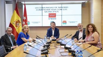 Inmaculada Sanz se reúne con el consejero de Presidencia, Justicia y Administración Local