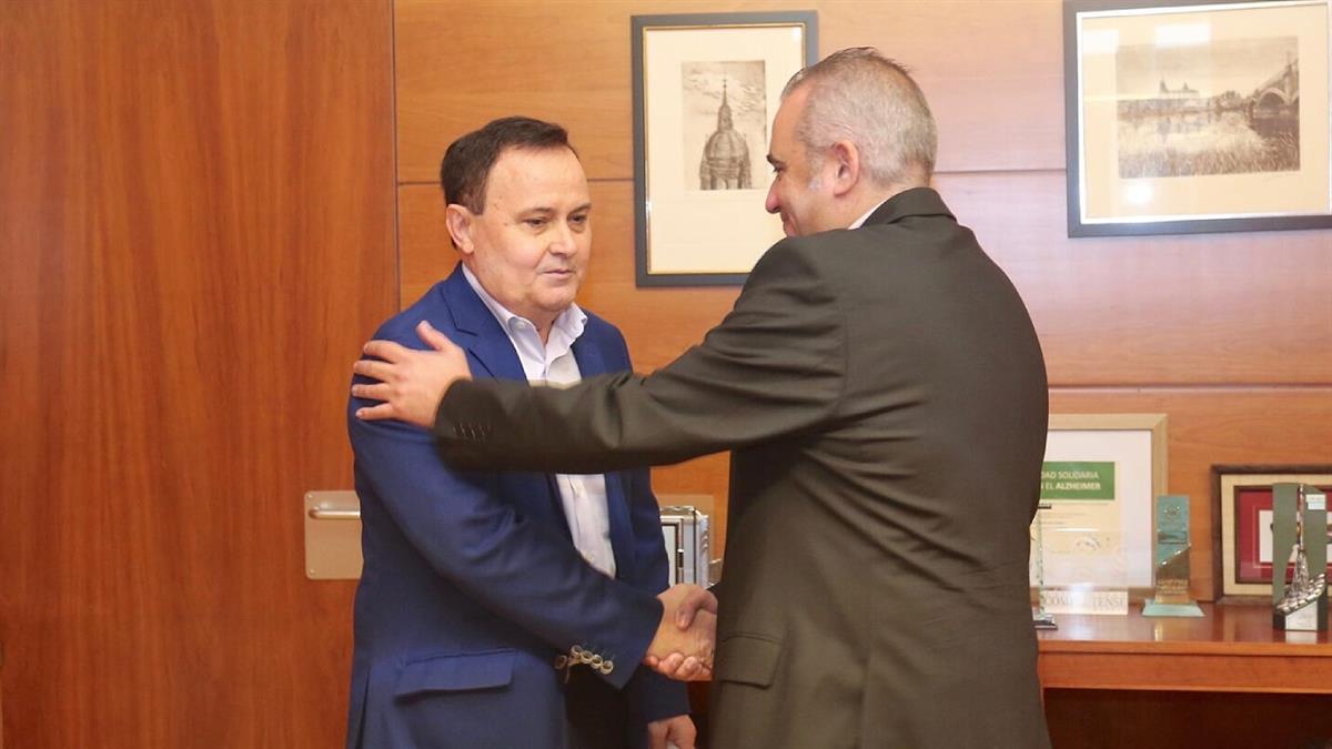 Los alcaldes de ambas ciudades se reúnen para abordar "temas comunes"