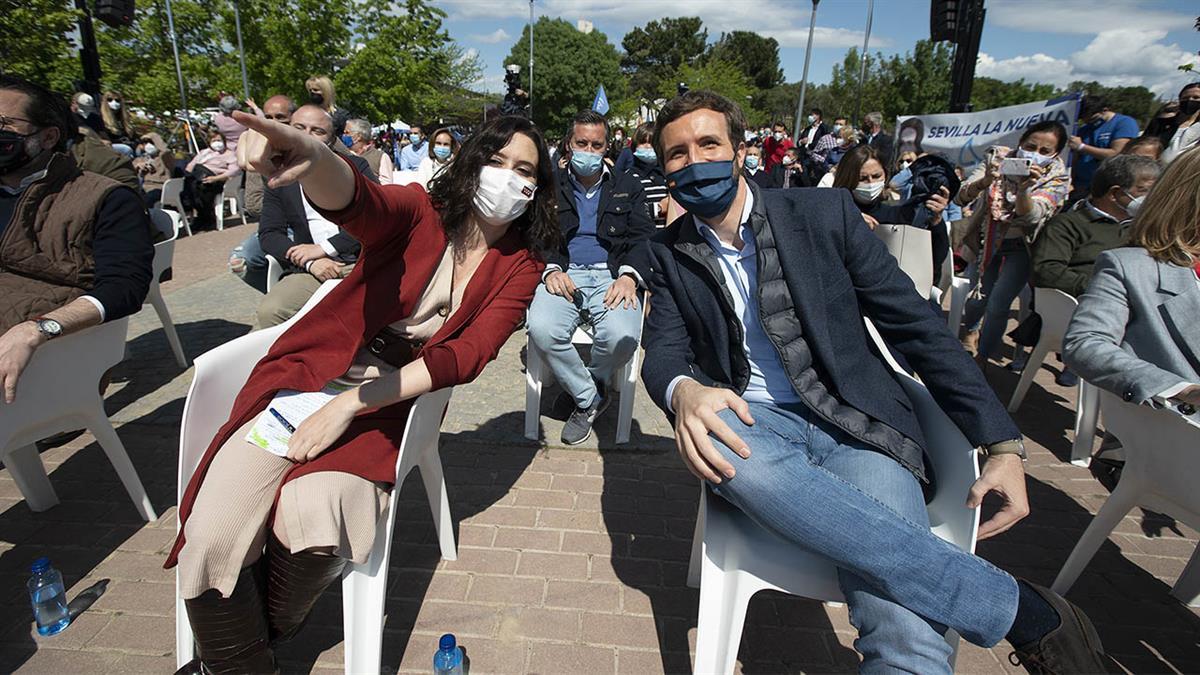 El líder del PP convocó a la la baronesa madrileña pare comunicarle que cerrará el expediente interno a cambio de que ella rectificará el espionaje