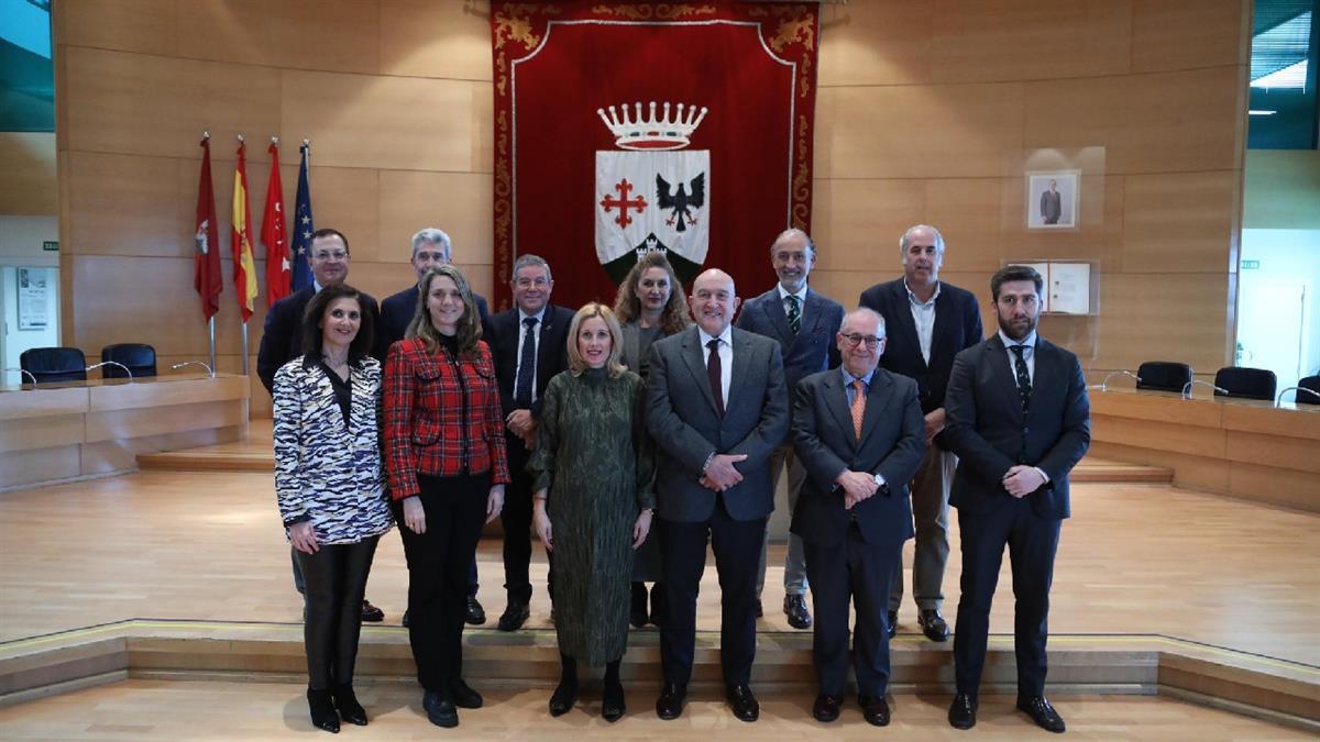 Reunión de trabajo del alcalde en el Ayuntamiento de Alcobendas para estudiar y compartir modelos de éxito empresariales
