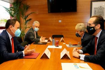 Lee toda la noticia 'Reunión entre el Ayuntamiento de Coslada, la Cámara de Comercio y UNO'