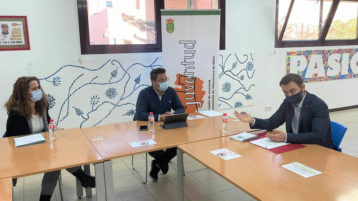 Con el fin de impulsar proyectos destinados a este sector de la población