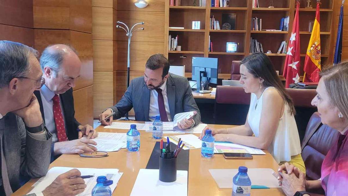 El ejecutivo local ha transmitido las necesidades de la comunidad educativa