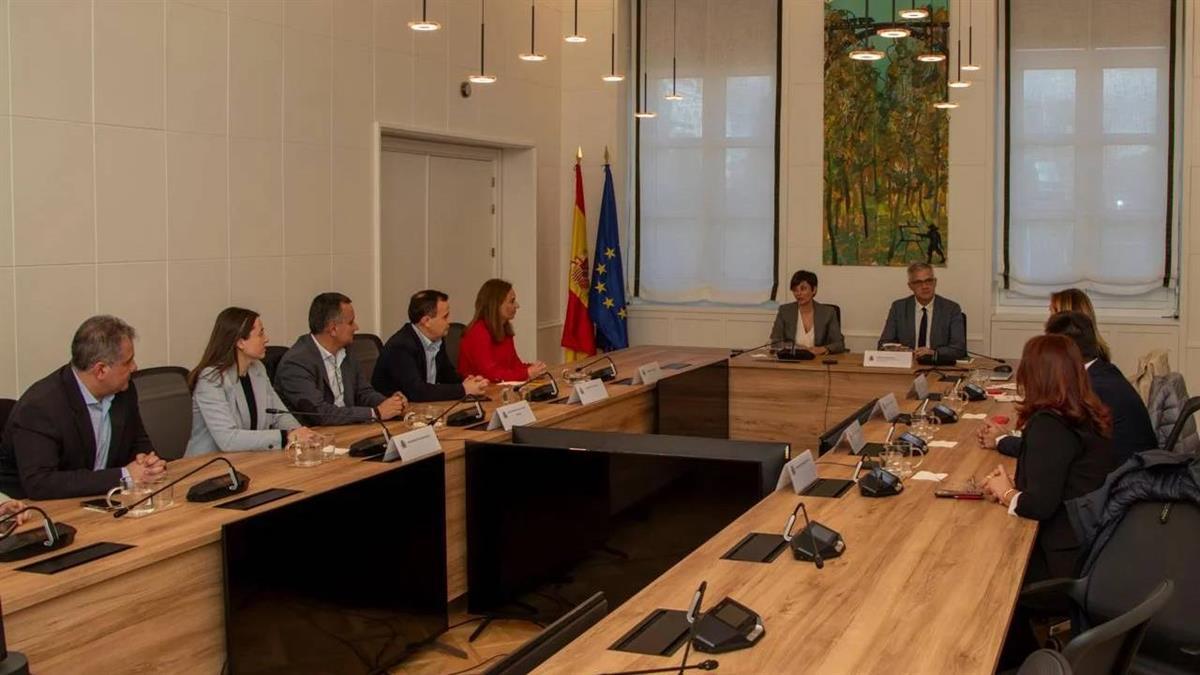 La ministra de Vivienda recibe a la Comisión de Alcaldes que abandera la zona de mercado residencial tensionado