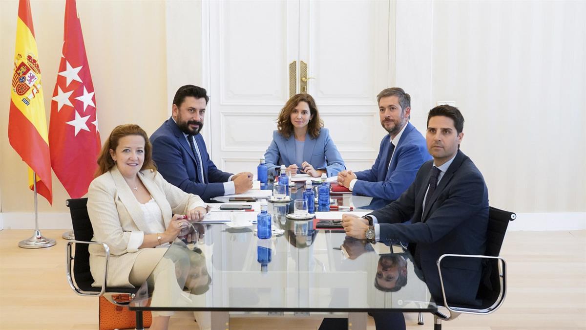 El portavoz popular habla de las reuniones mantenidas esta semana con la presidenta