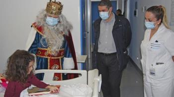 Su Majestad entregó regalos a los pequeños hospitalizados