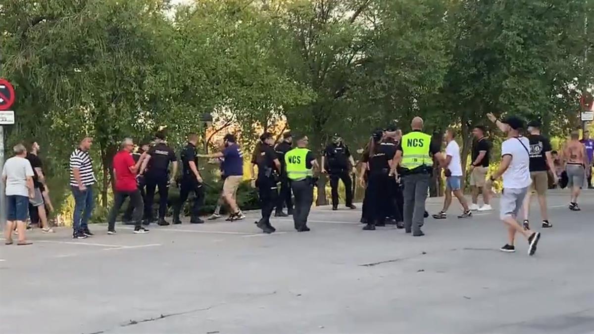 Una treintena de ‘aficionados’ de ambos equipos protagonizaron una reyerta antes del partido amistoso en Butarque