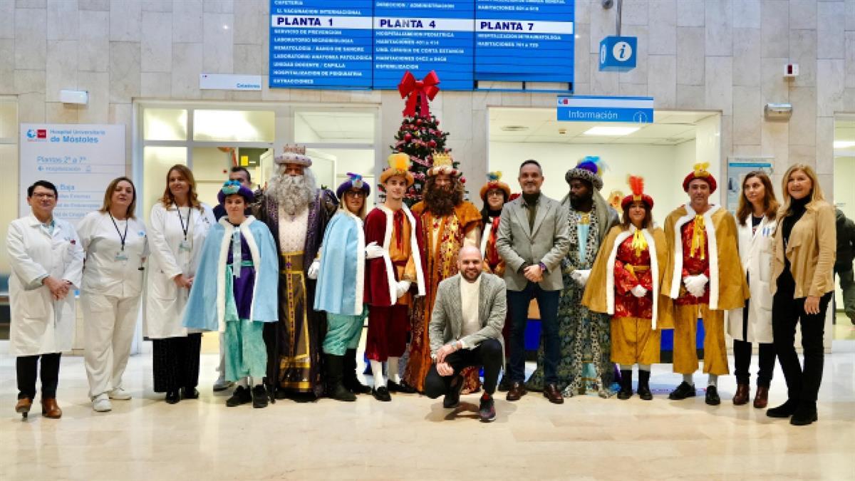 Sus Majestades han querido llevar ilusión a aquellos niños que pasarán estos días ingresados