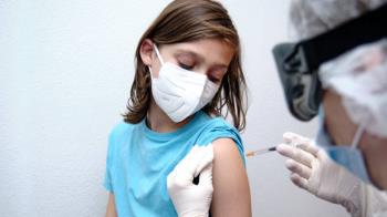 Un informe oficial estadounidense calcula que la vacunación con Pfizer o Moderna evita seis muertes por cada millón de vacunados
