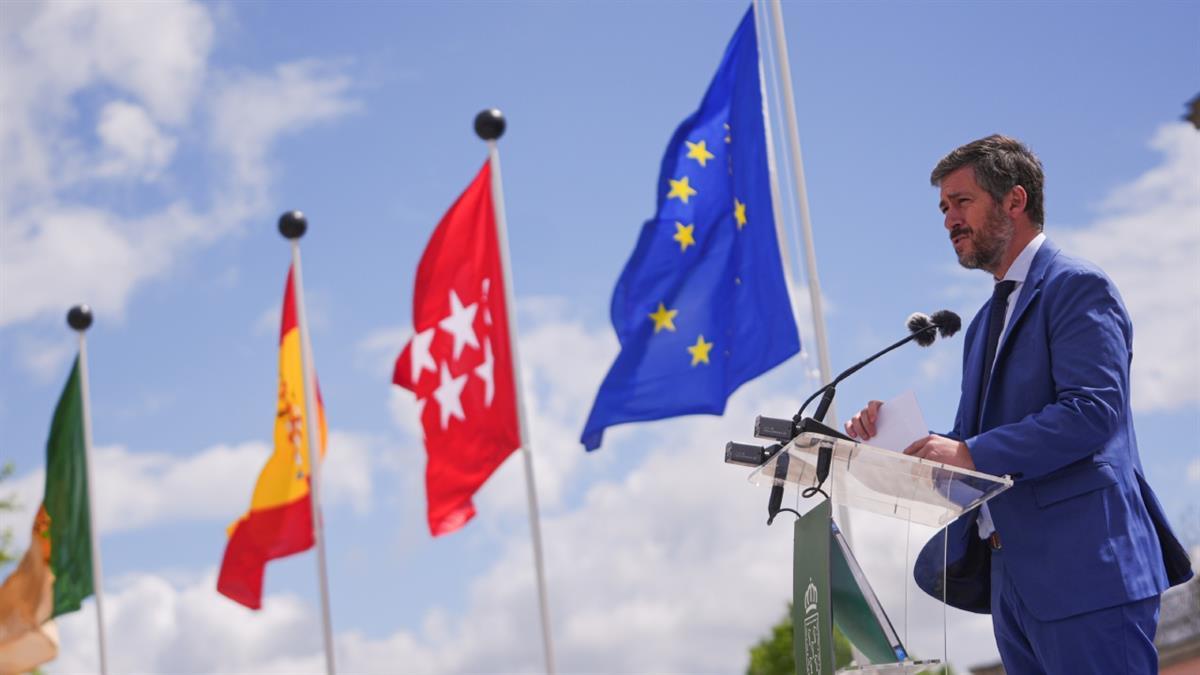 Un intercambio de tweets entre el consejero de Presidencia y el delegado del Gobierno tensan la cuerda