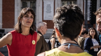 La portavoz de Más Madrid apoya la acampada de las trabajadoras en Sol tras cinco meses de huelga