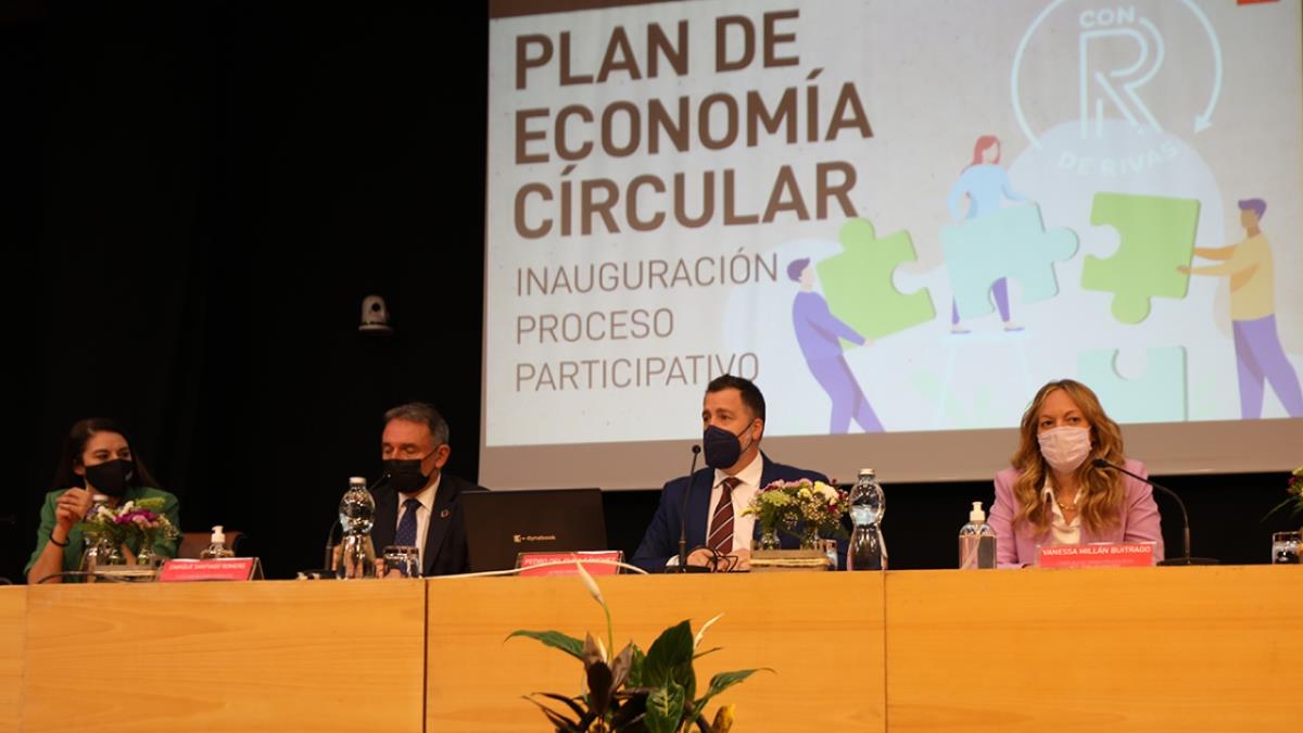 Tras el proceso participativo, un comité de personas técnicas expertas en la materia, junto a las personas encargadas de la estrategia de residuos, cogen el testigo para la elaboración final de dicha estrategia