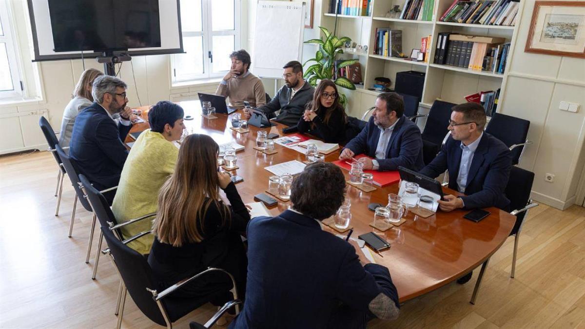 La alcaldesa ha presentado otras propuestas durante la reunión mantenida 