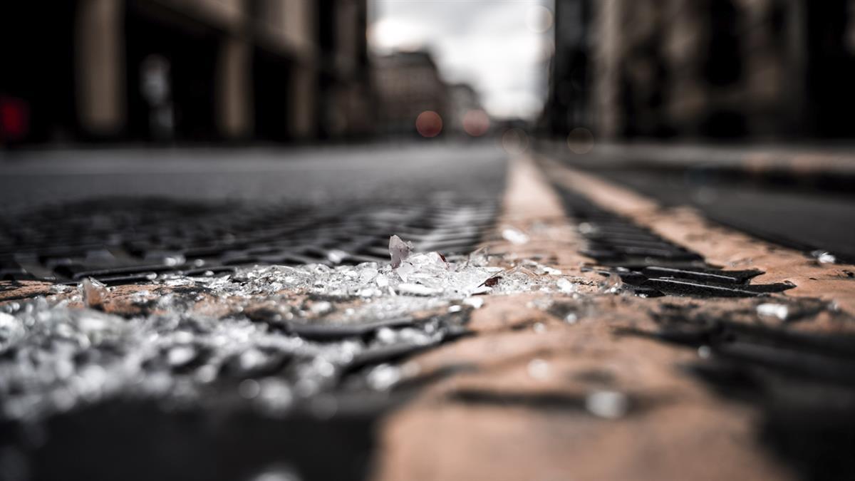La cafetería PAES vuelve a sufrir un destrozo del escaparate