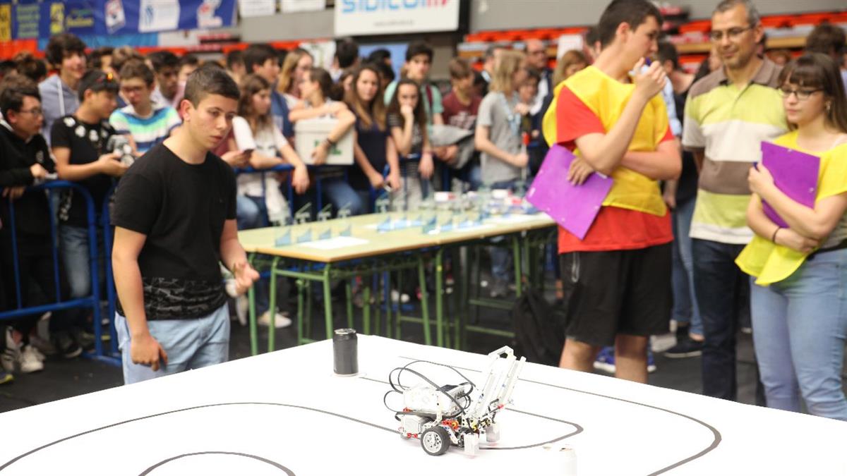 2.500 alumnos de 41 centros educativos presentan sus robots creados en las aulas y que se enfrentan a pruebas y competiciones    