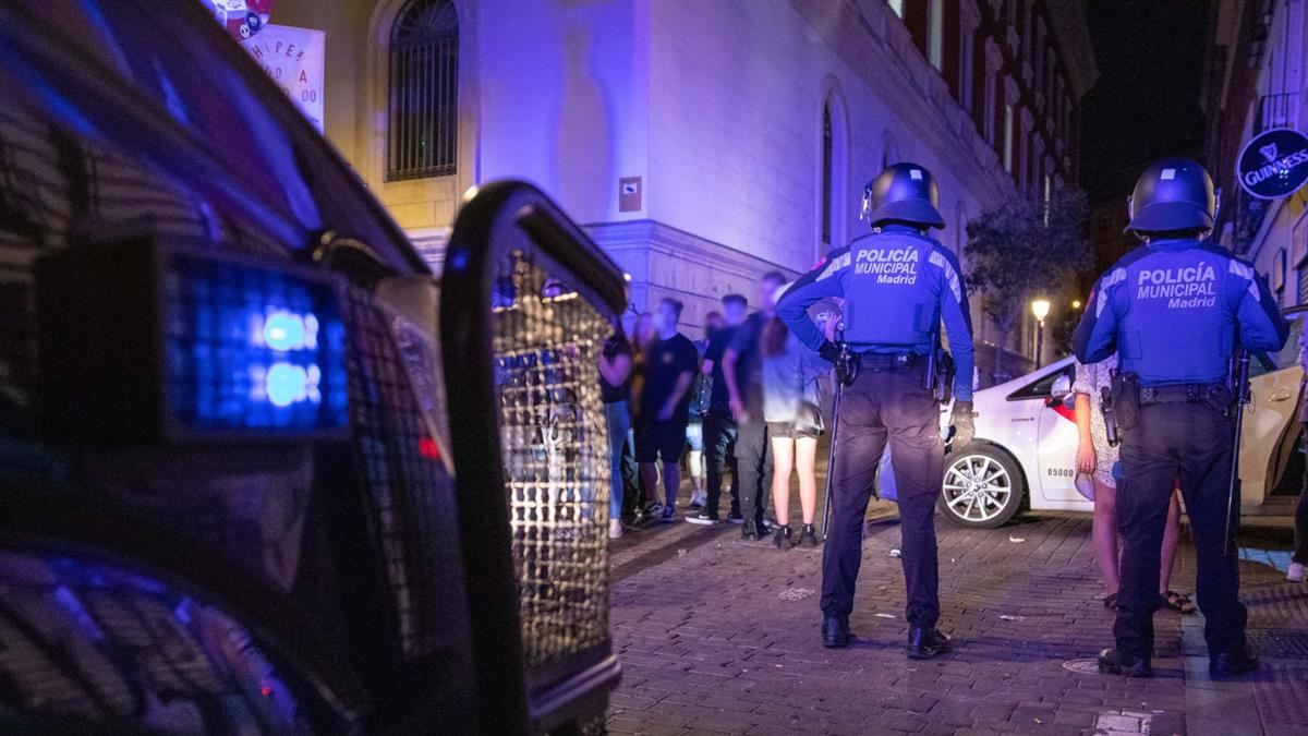 El individuo fue arrestado cuando se escondía en unos arbustos del Parque del Oeste