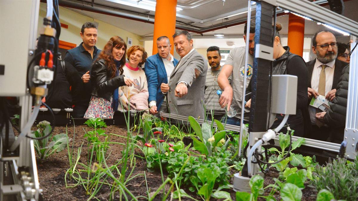 El IES Humanes estrena el FarmBot Genesis V.1.6, que ayuda a los alumnos a aprender sobre agricultura, robótica y tecnología 