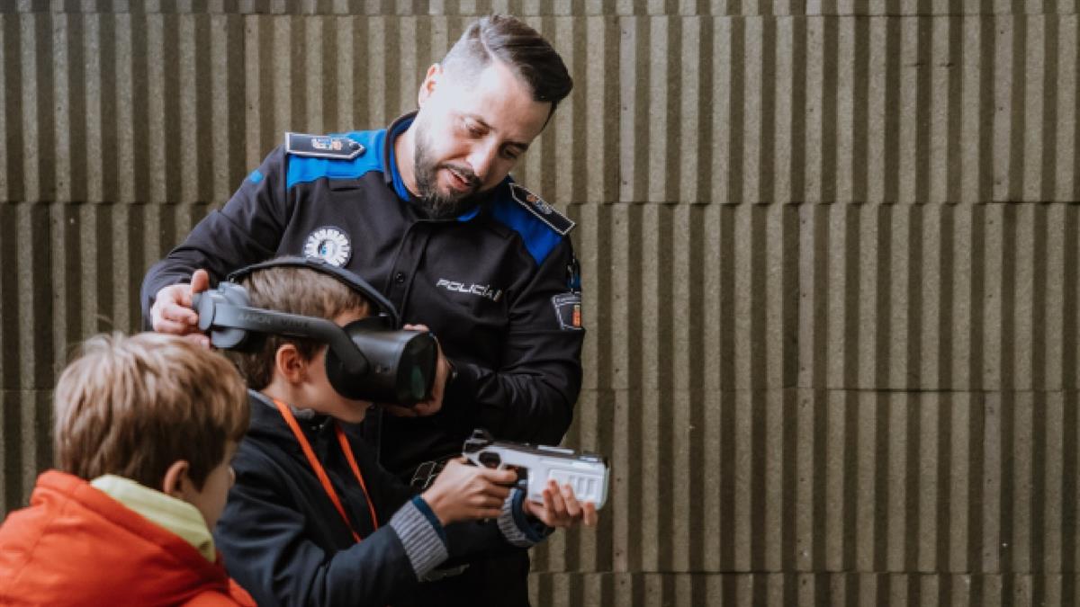Los jóvenes pudieron disfrutar de la jornada “Descubre a tu Policía”