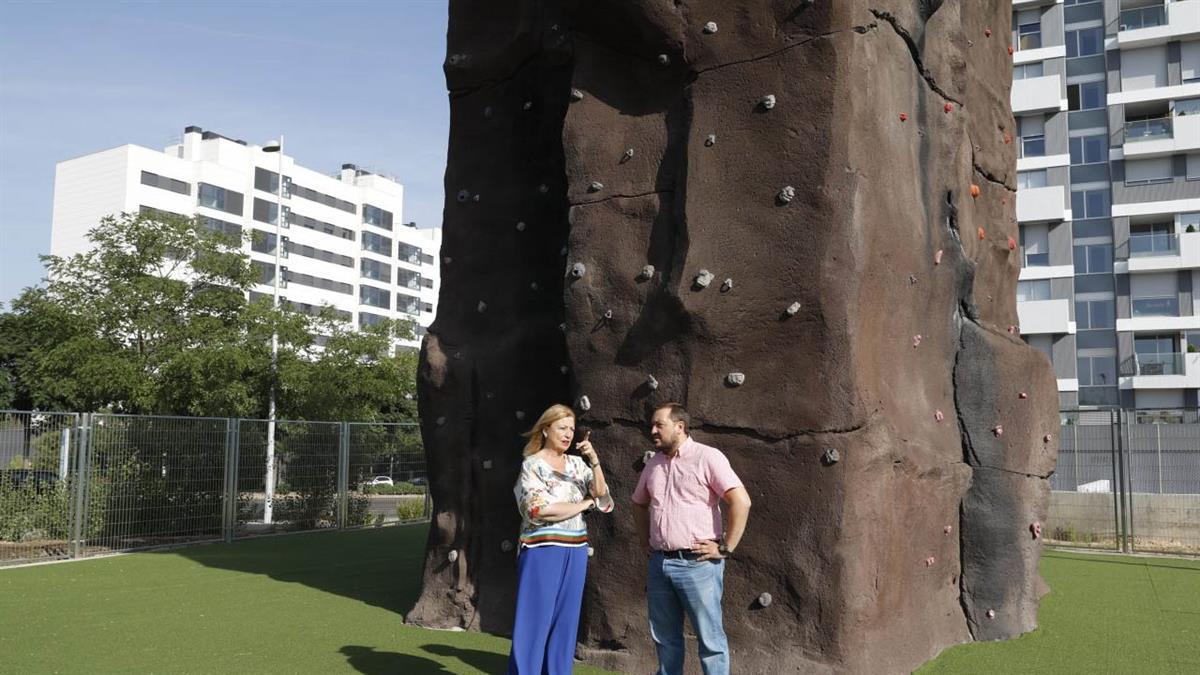 La nueva dotación deportiva está ubicada en la calle José Antonio Fernández Ordóñez y ha supuesto una inversión de 1,2 millones de euros