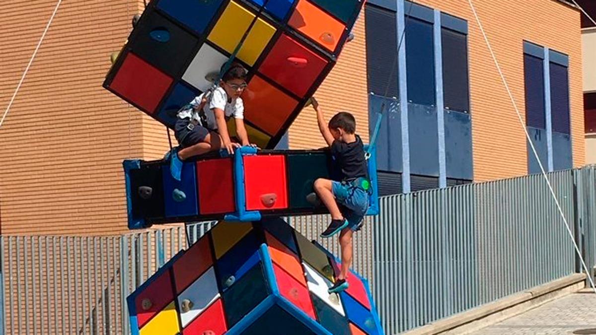 Las actividades se han instalado en la plaza del Tesillo y están supervisadas por grupos de monitores que instruirán y vigilarán a los y las participantes 
