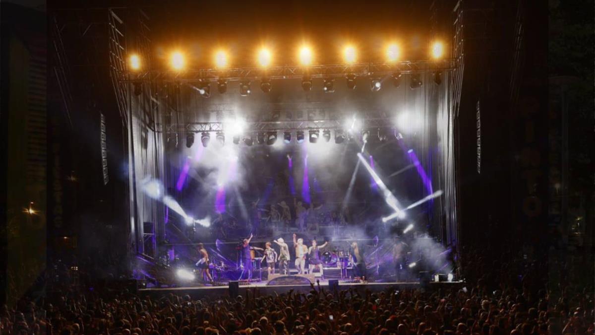La manchega entrega el relevo a David Bustamante en el Auditorio del Parque Juan Carlos I