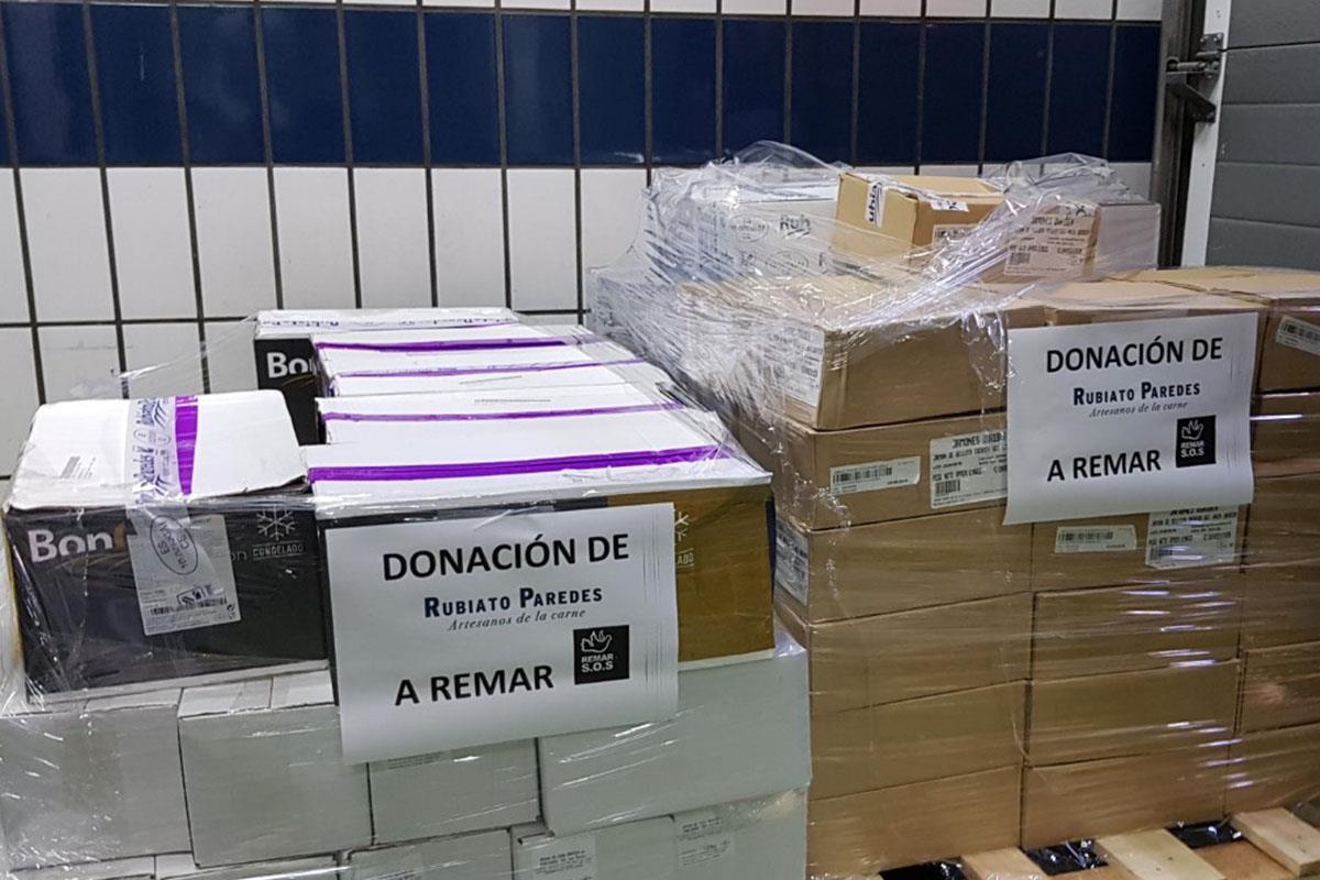 Los productos alimenticios donados han sido hamburguesas, embutidos, productos empanados y queso.