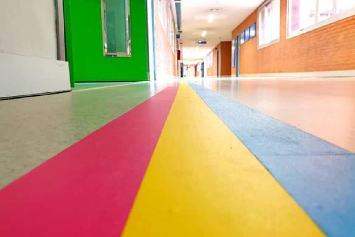 Líneas y códigos permiten facilitar el camino a los usuarios