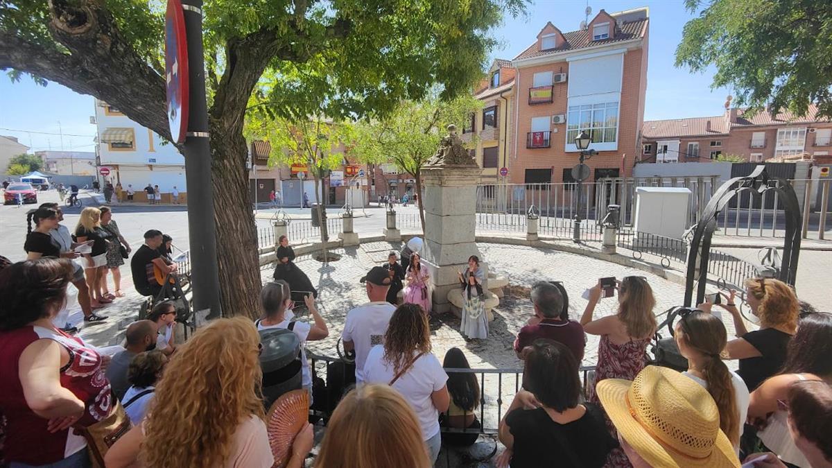 Los participantes pudieron recorrer el casco antiguo de la ciudad de la mano de personajes famosos en la historia de Fuenlabrada