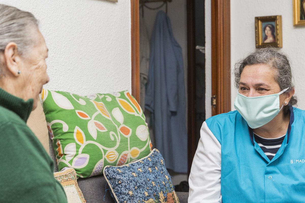 Un contrato hasta 2023 por 192 millones de euros para el servicio de ayuda a domicilio a mayores del Ayuntamiento de Madrid