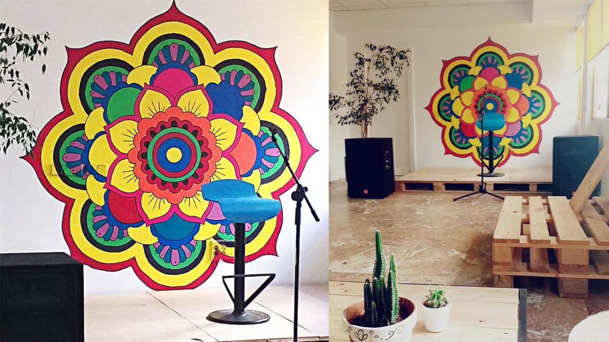 Un espacio íntimo y acogedor para que los jóvenes demuestren su arte