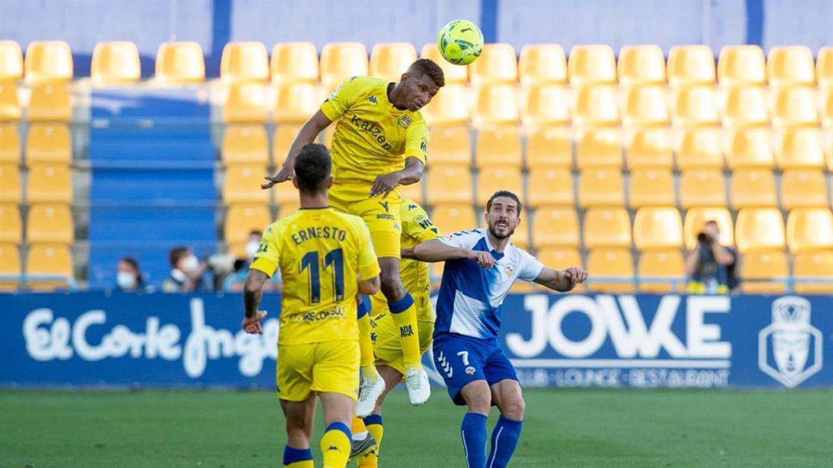  5 jugadores se marchan del A.D. Alcorcón; Alex Mula y Roberto Olade comienzan en el equipo