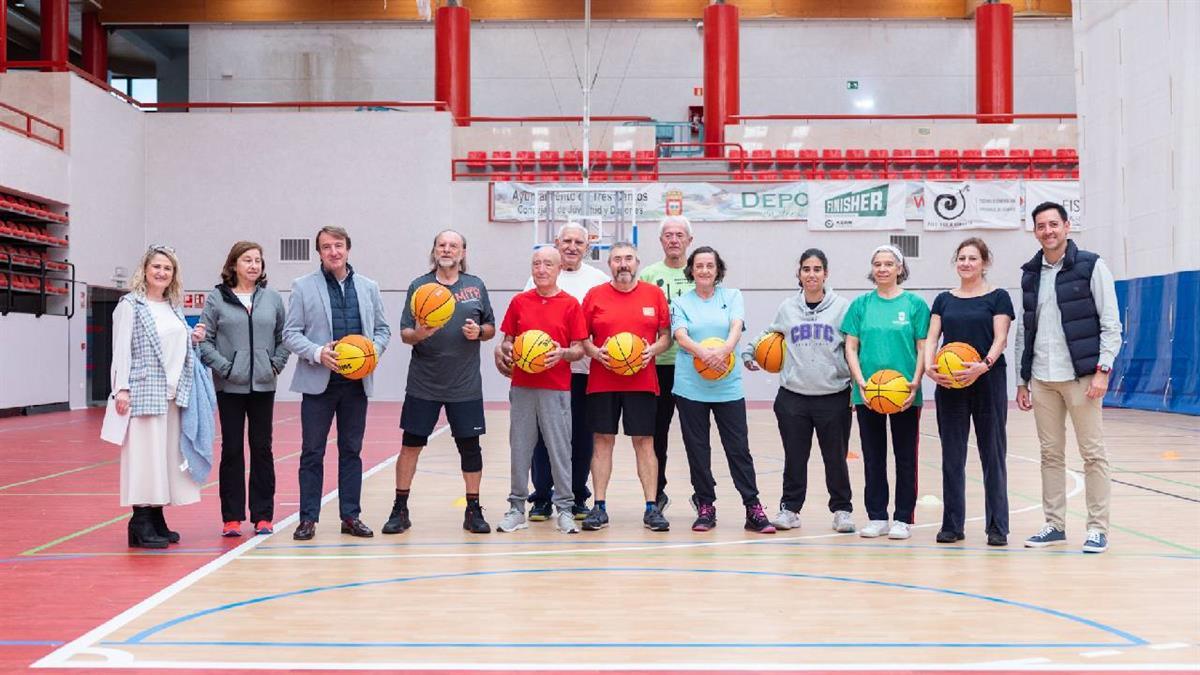 Tres Cantos proporciona un curso de baloncesto para más de 55 años